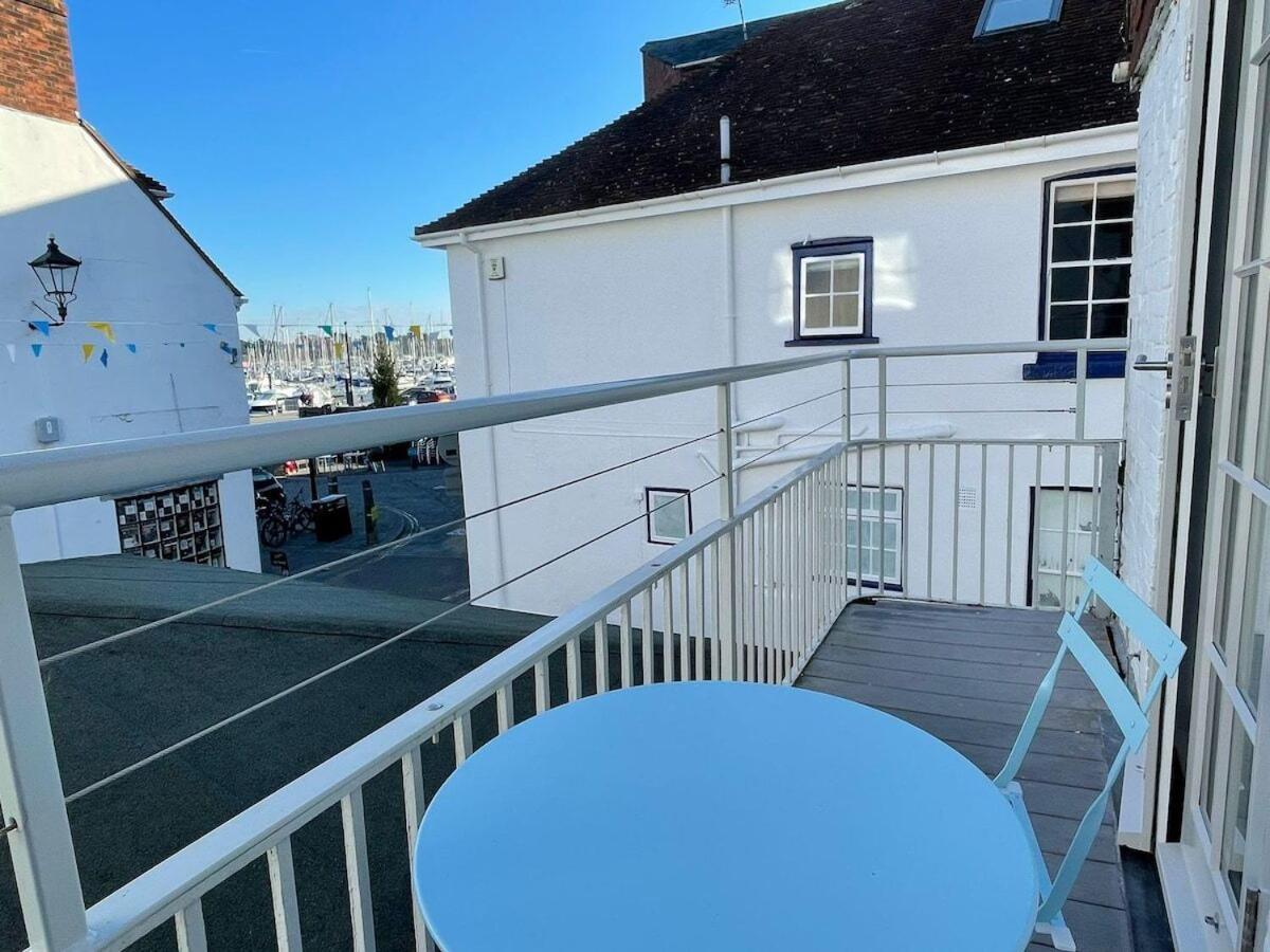 Stylish Cottage With Quay And River View Lymington Exteriör bild