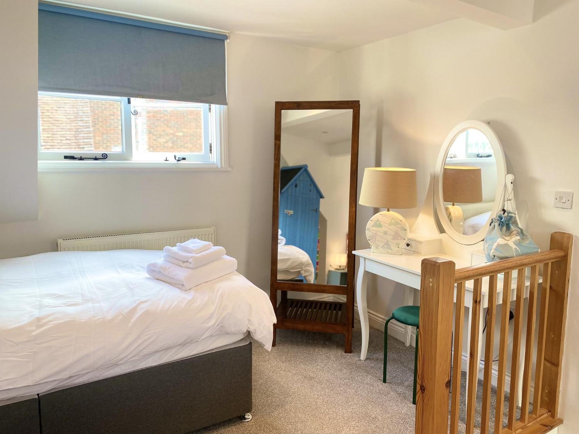 Stylish Cottage With Quay And River View Lymington Exteriör bild