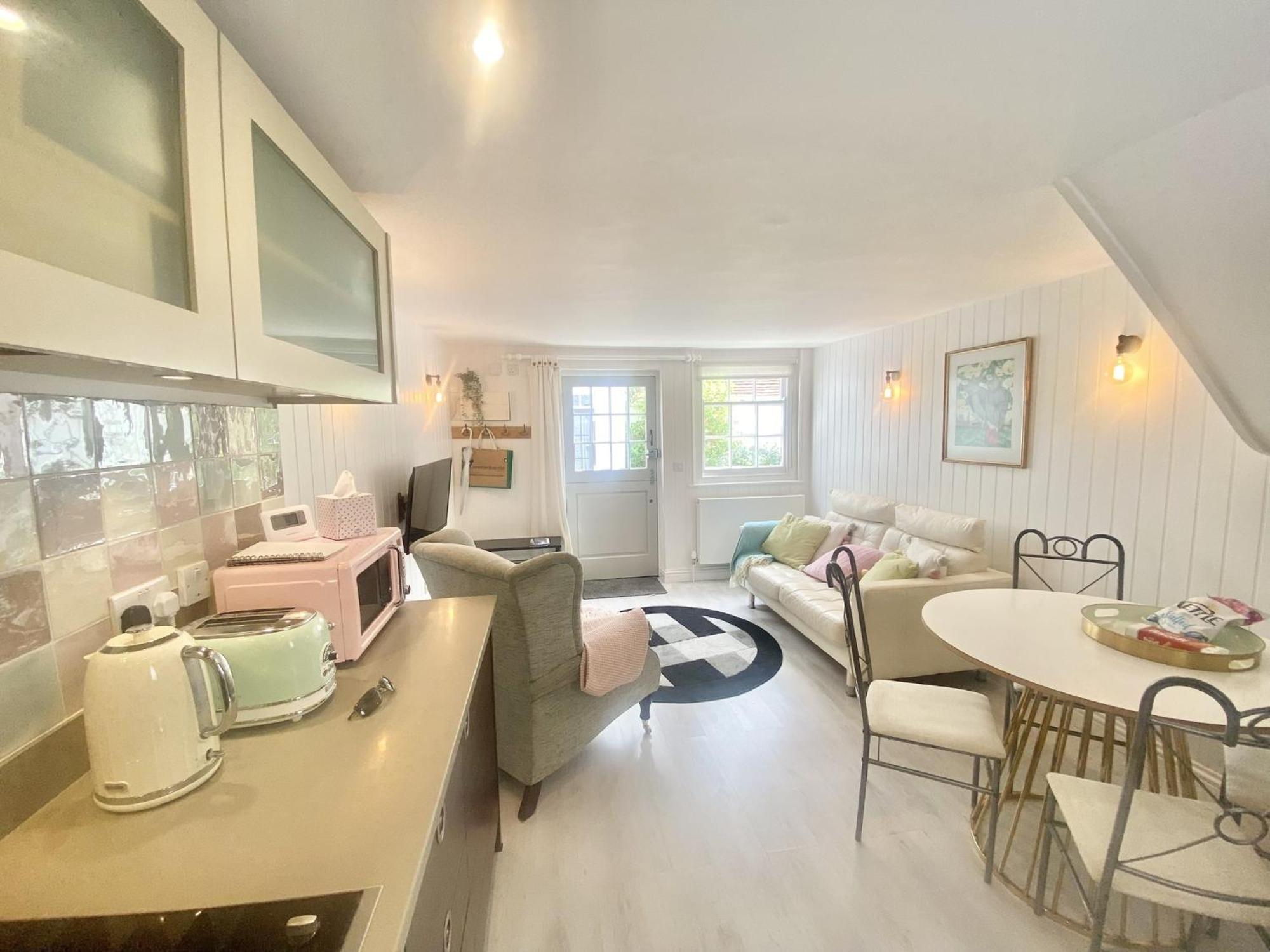 Stylish Cottage With Quay And River View Lymington Exteriör bild