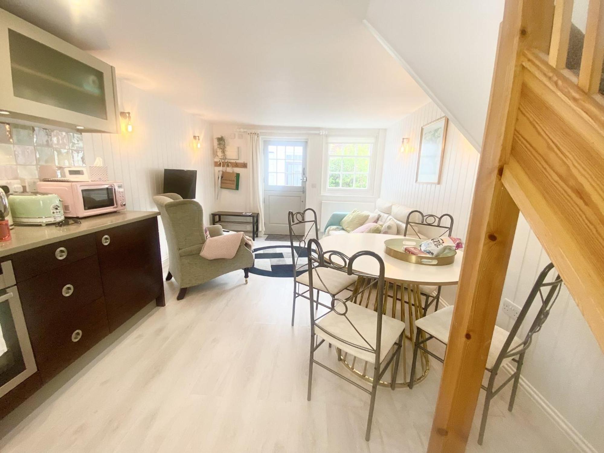 Stylish Cottage With Quay And River View Lymington Exteriör bild