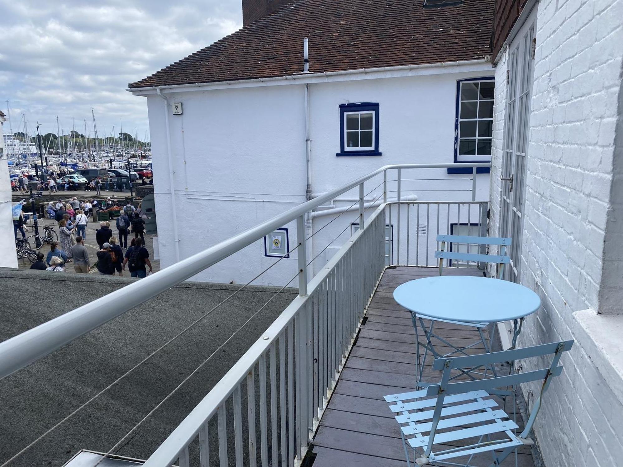 Stylish Cottage With Quay And River View Lymington Rum bild